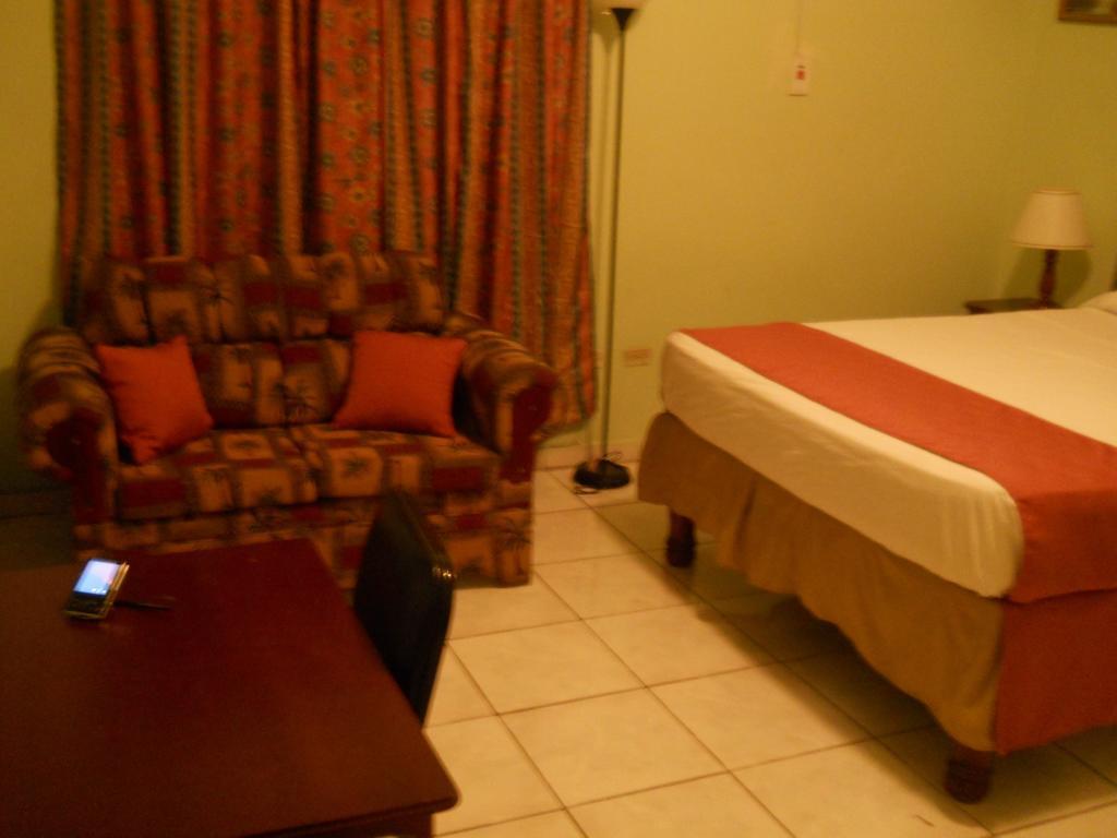 Tropical Court Inn New Kingston Zimmer foto